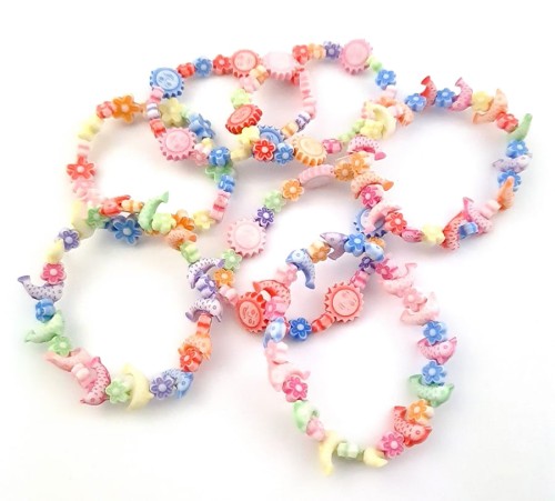 Nagrody dla małych pacjentów: A350A02 - Bransoletka dziewczęca z koralików, różne motywy, kolory pastelowe