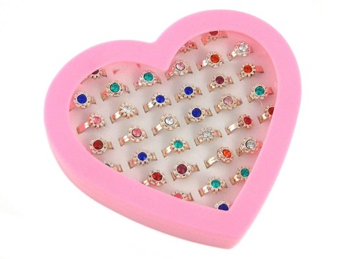 Nagrody dla małych pacjentów: A144E04 - Pierścionki w serduszku (regulowane) 36 sztuk kwiatuszki różne kolory