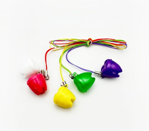 Nagrody dla dzielnych pacjentów gabinetów lekarskich: A151A - Pojemnik na zęby mleczne - zawieszka ząbek, kolory perłowe, zestaw 5 sztuk