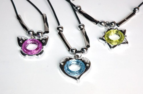 Nagrody dla dzielnych pacjentów gabinetów lekarskich: A350D - Naszyjnik dziewczęcy srebrny z kolorowym oczkiem, różne wzory i kolory