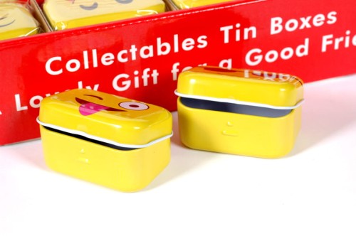 A077D - Pudełeczko metalowe na drobiazgi - wesoły buziaczek